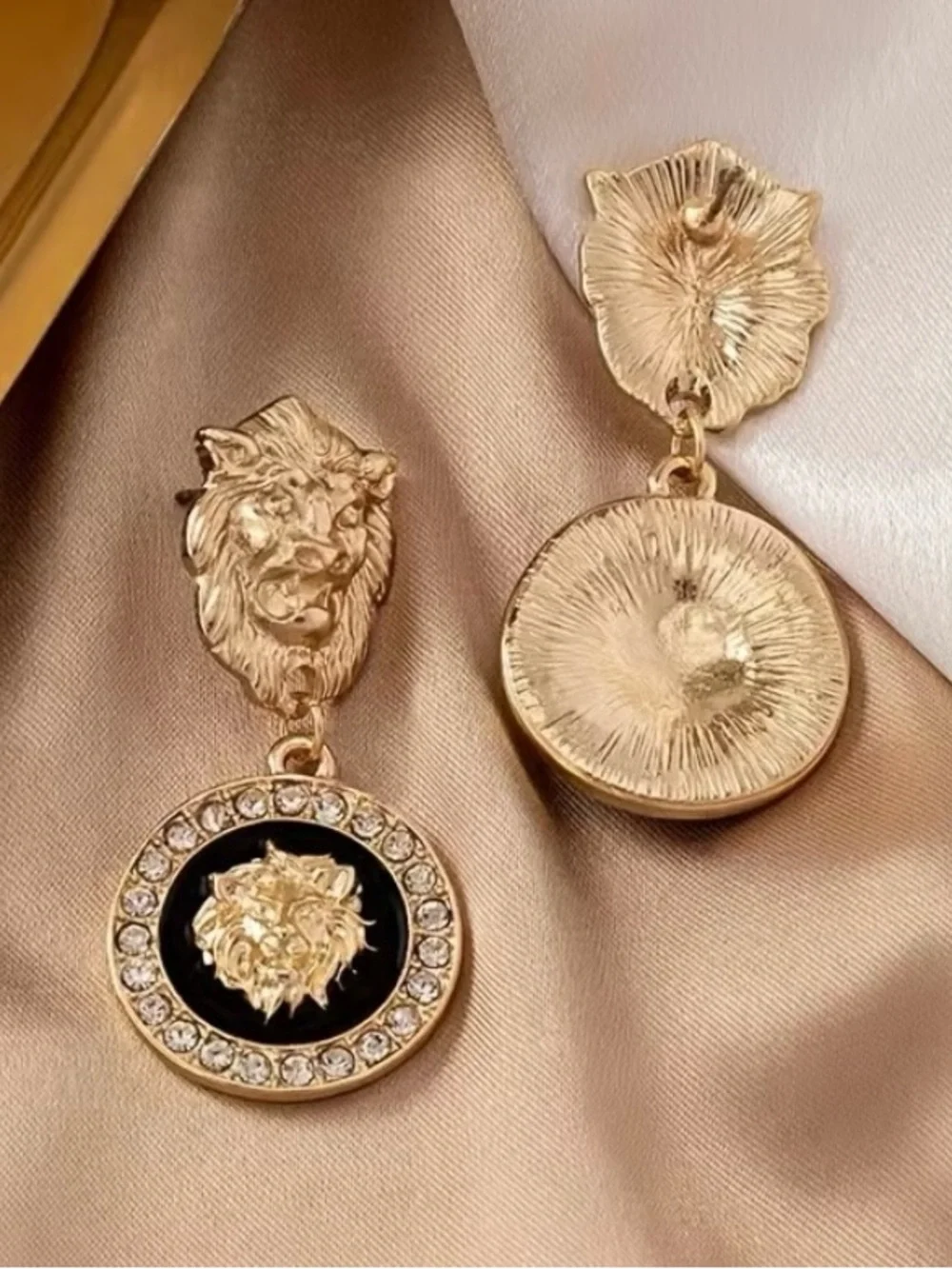 Gold Lion Head Drop Earrings w/ Black Disc Stud Statement Women’s Fashion NWT - Picture 6 of 6